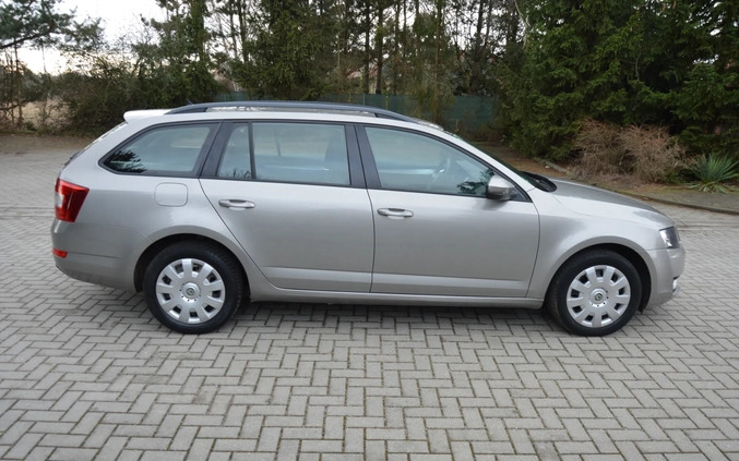 Skoda Octavia cena 31999 przebieg: 200000, rok produkcji 2013 z Legnica małe 154